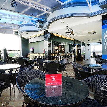 Cardinal Lucky Star Hotel Batam Esterno foto