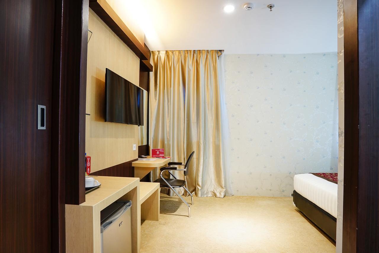 Cardinal Lucky Star Hotel Batam Esterno foto