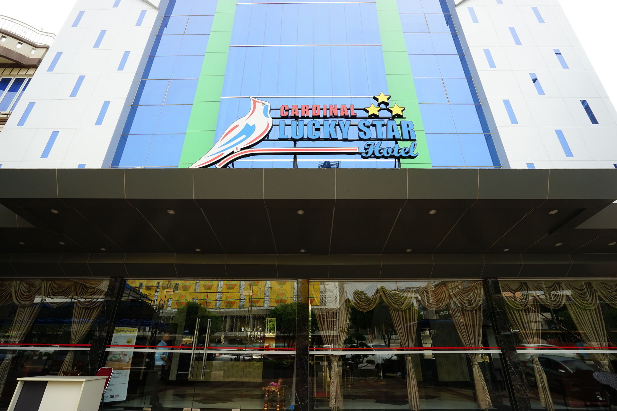 Cardinal Lucky Star Hotel Batam Esterno foto