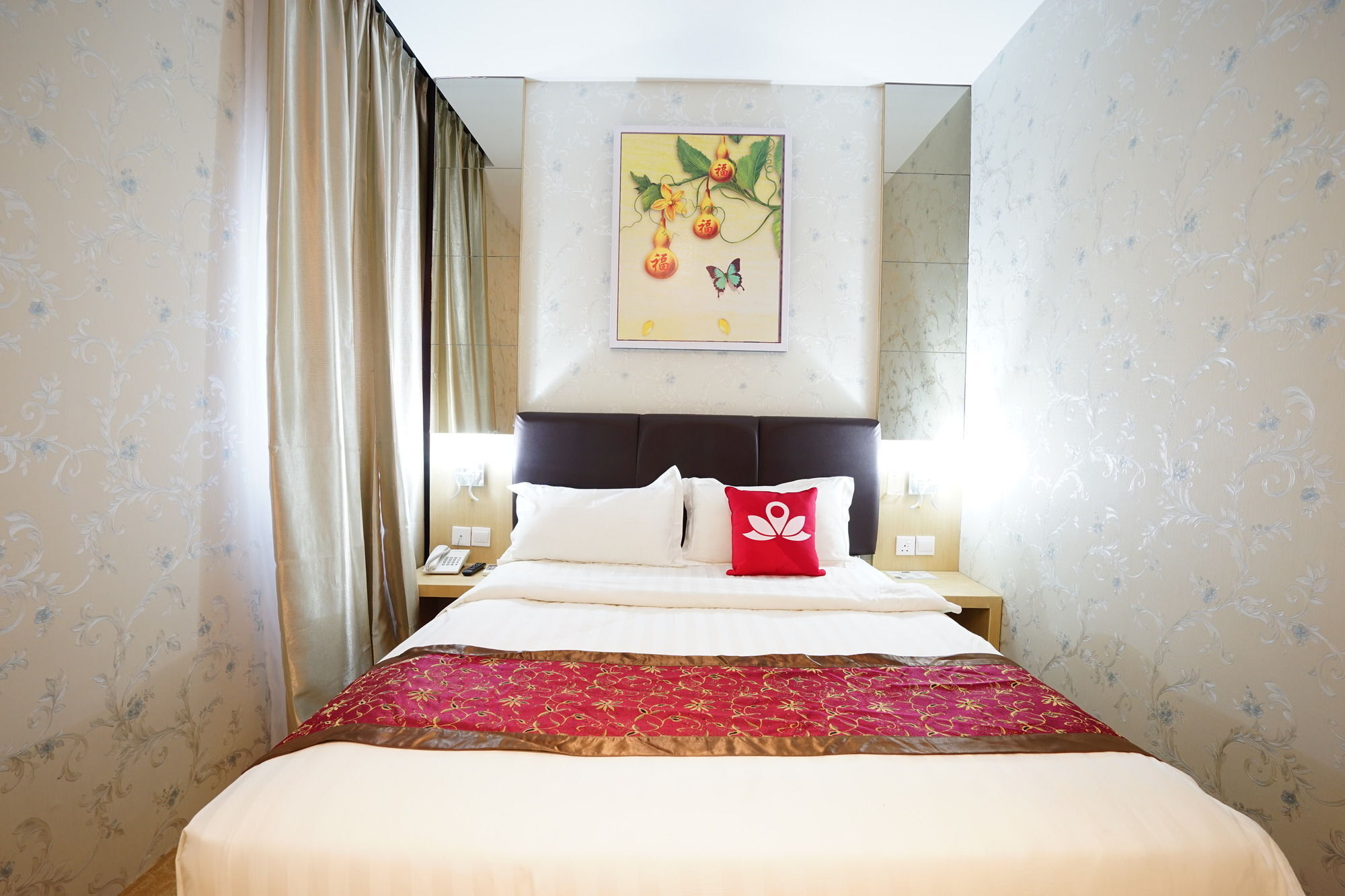 Cardinal Lucky Star Hotel Batam Esterno foto