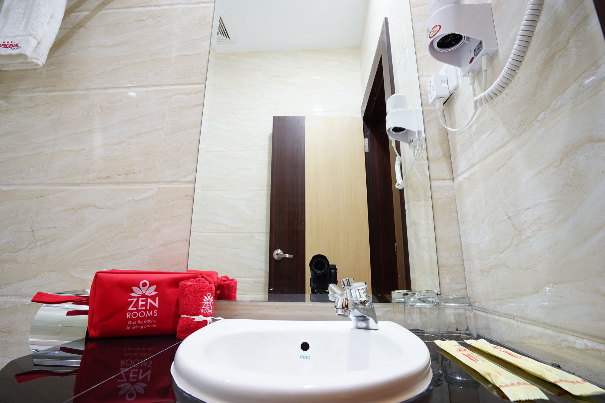 Cardinal Lucky Star Hotel Batam Esterno foto